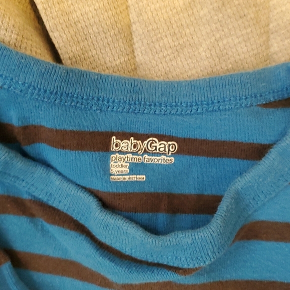 Lot Long Sleeve Tees, Carters and Gap Boys 5t - Picture 2 of 4